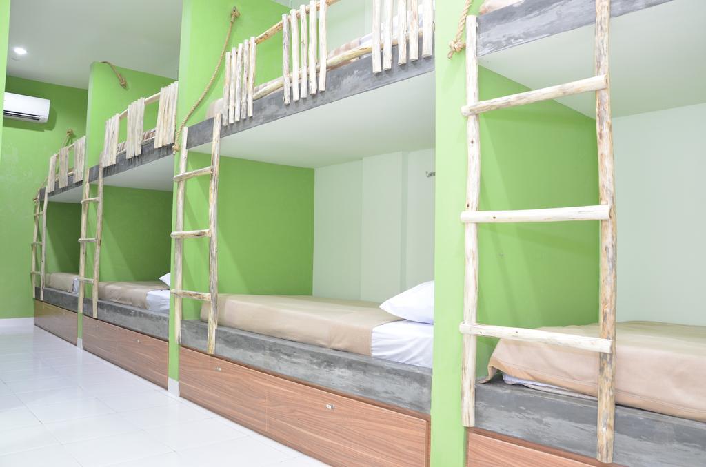 The Eco-Living Hostel Denpasar Zimmer foto