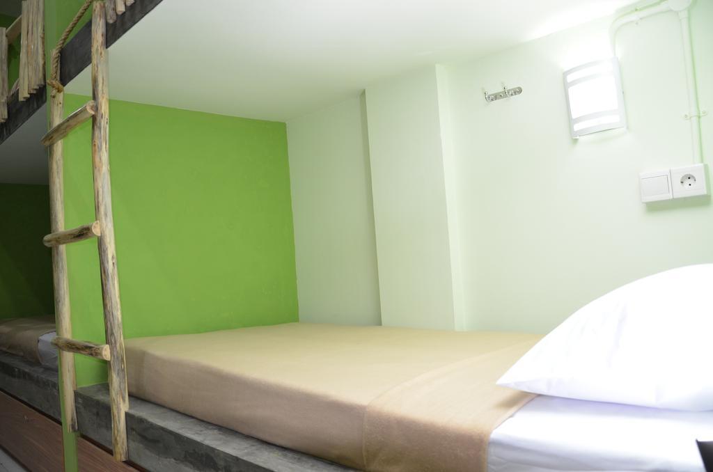 The Eco-Living Hostel Denpasar Zimmer foto