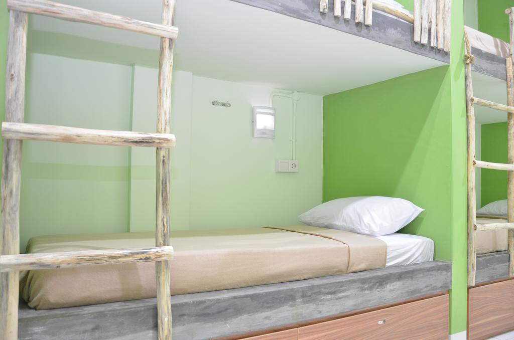 The Eco-Living Hostel Denpasar Zimmer foto